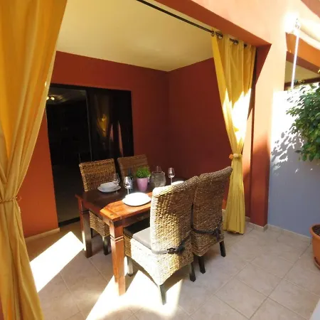 Modern In Adeje, 65 Sqm, Year-round Pool 아파트 *